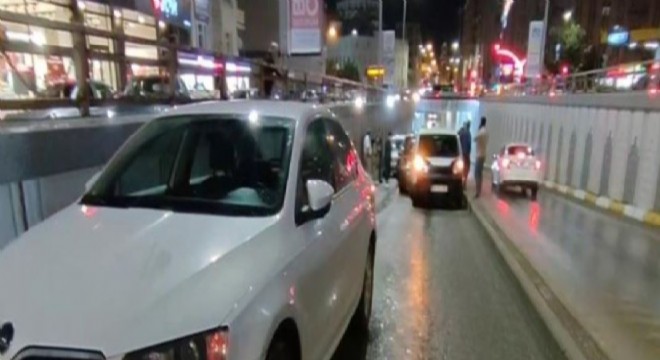  Köprülü kavşakta zincirleme trafik kazası : 1 yaralı